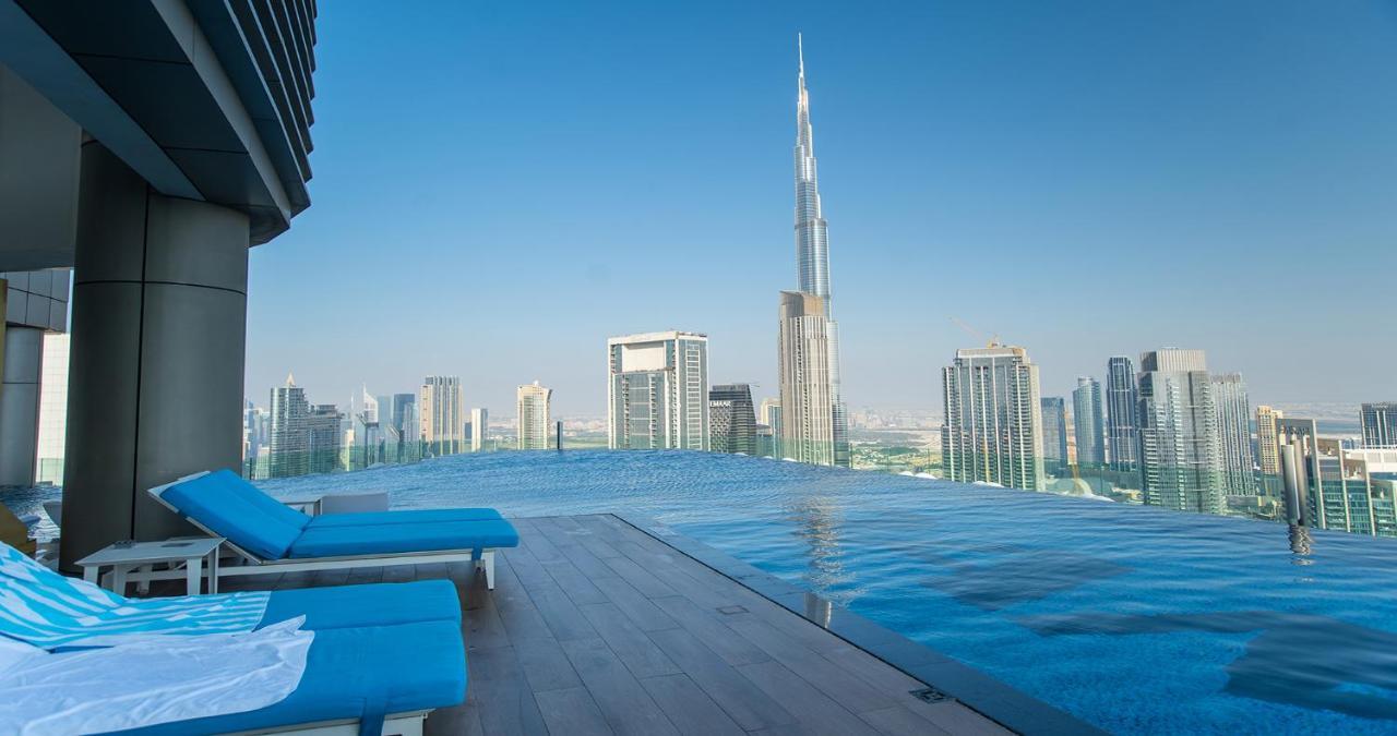 Infinity Pool & Burj Khalifa View L Luxe Paramount Dubai Dış mekan fotoğraf