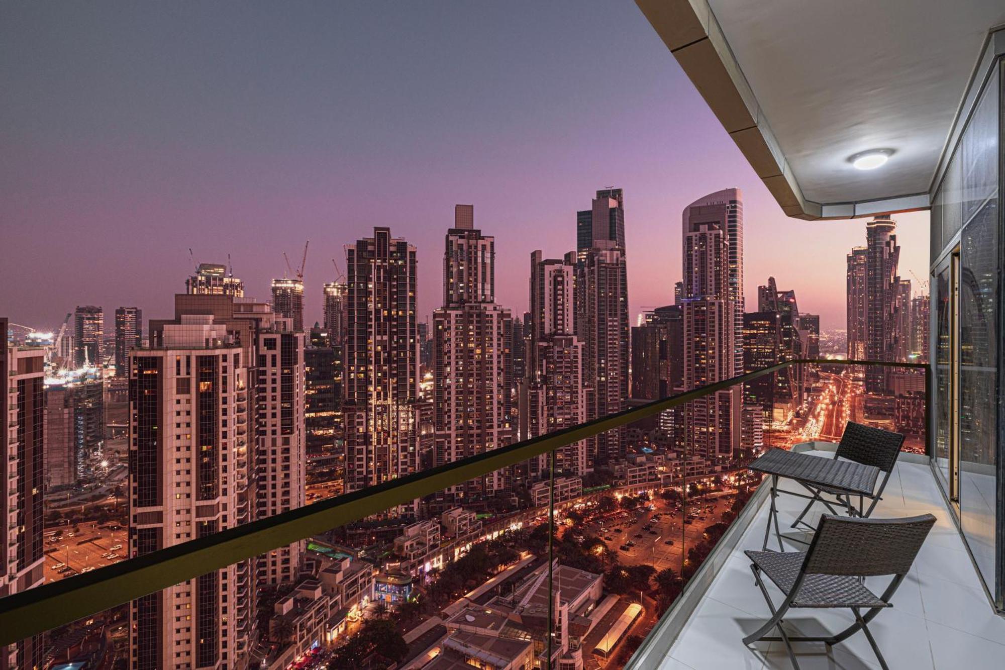 Infinity Pool & Burj Khalifa View L Luxe Paramount Dubai Dış mekan fotoğraf