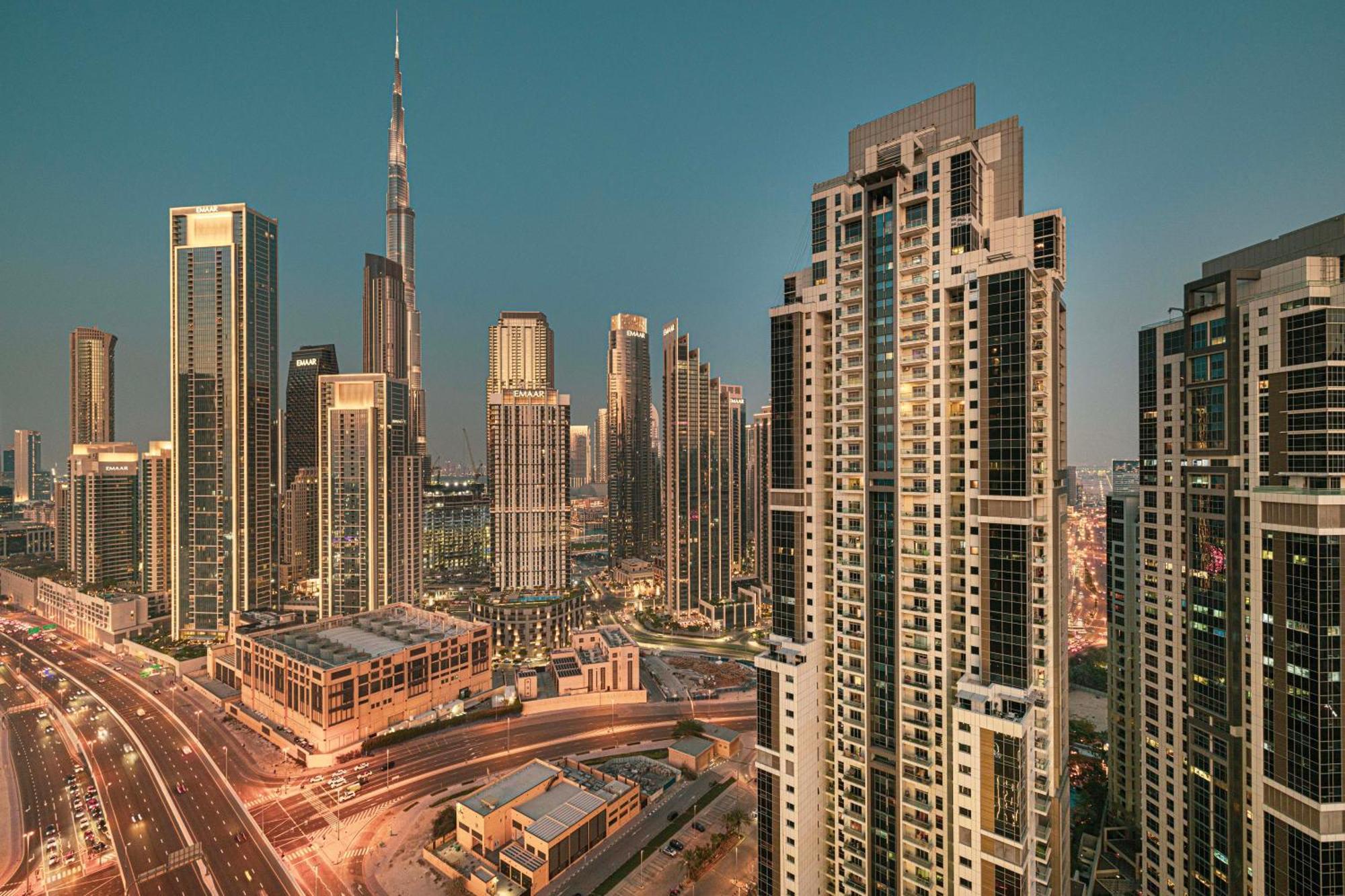 Infinity Pool & Burj Khalifa View L Luxe Paramount Dubai Dış mekan fotoğraf