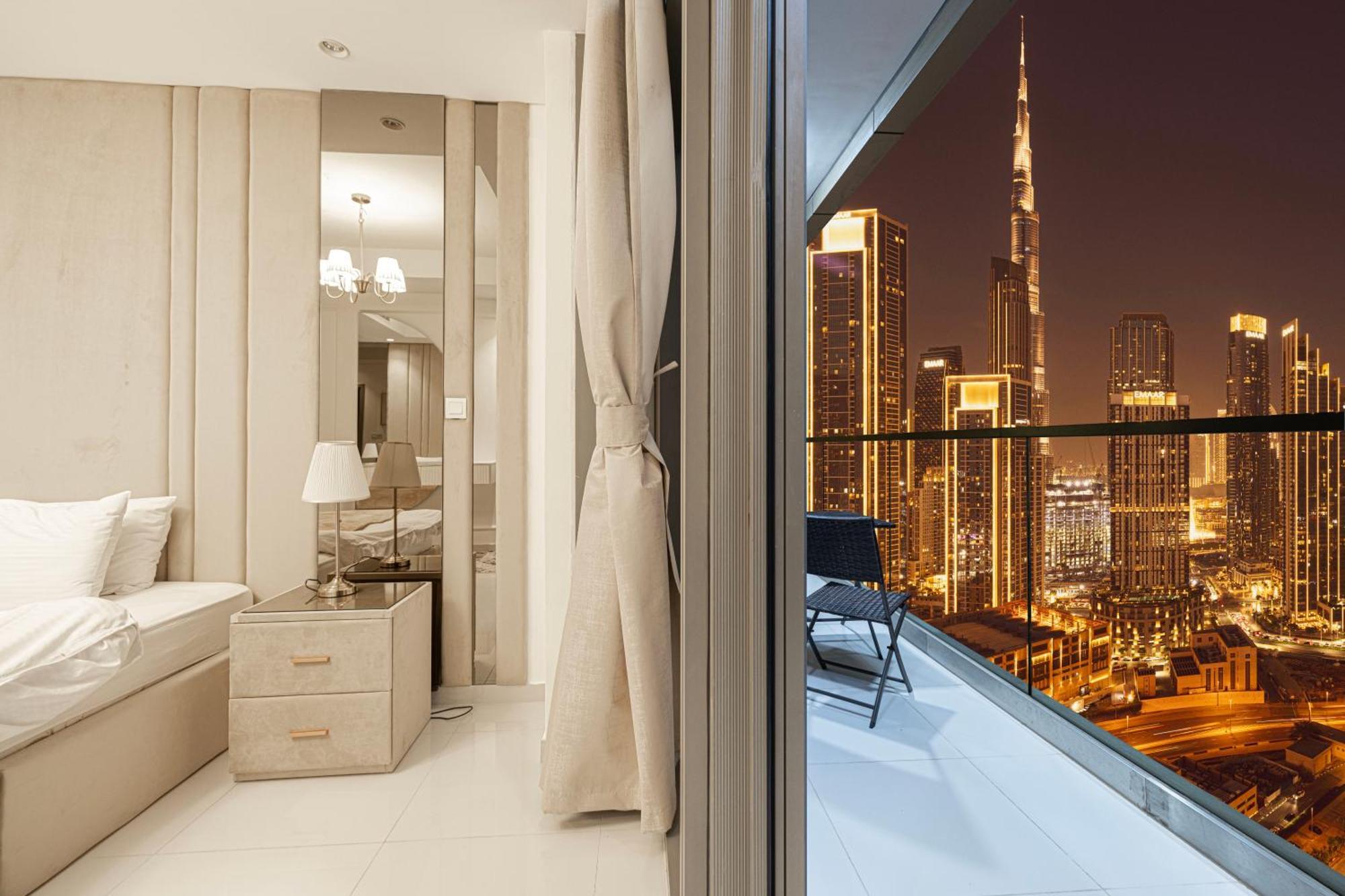 Infinity Pool & Burj Khalifa View L Luxe Paramount Dubai Dış mekan fotoğraf